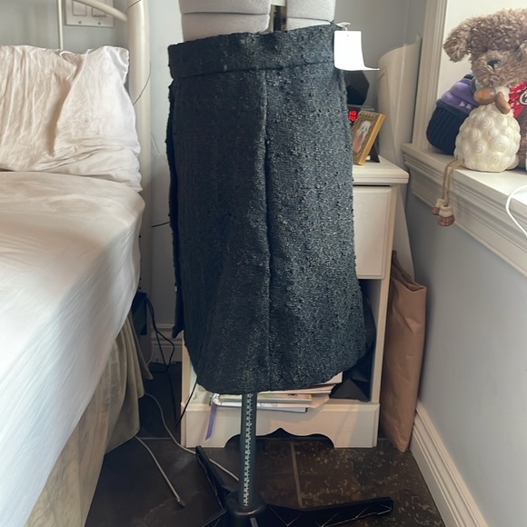 Buttoned Black Mid Skirt - Picture 2 of 3